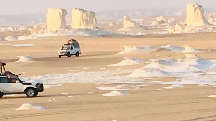 White Desert Overnight Safari – Black Desert, Crystal Mountain & Desert Camping (2 Days / 1 Night)
